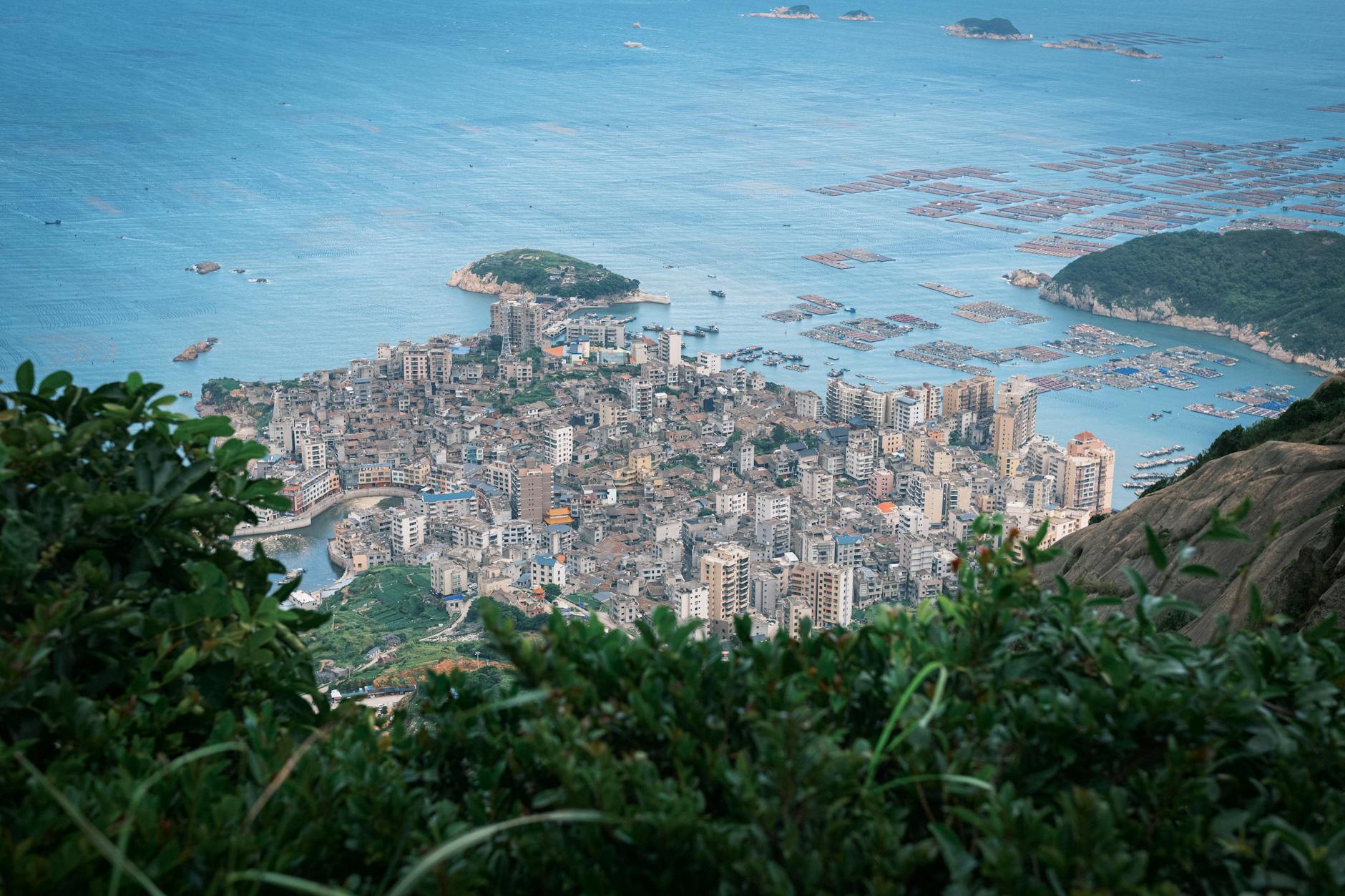 Böyük Britaniyada zərərli qida reklamlarına tətbiq edilən məhdudiyyətlər azaldıldı, mütəxəssislər isə bu addımın səmərəliliyini sorğulayır.