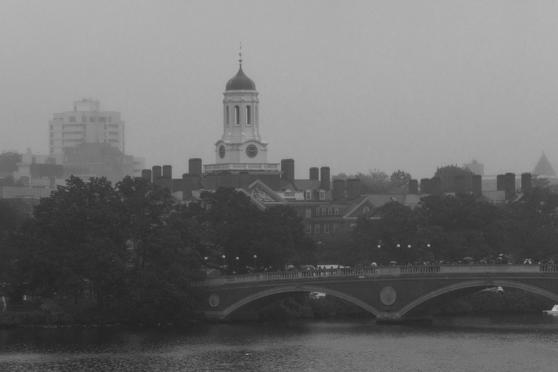 Harvard Canvas sisteminin çökməsi milyonlarla tələbənin məlumatlarını riskə atdı.