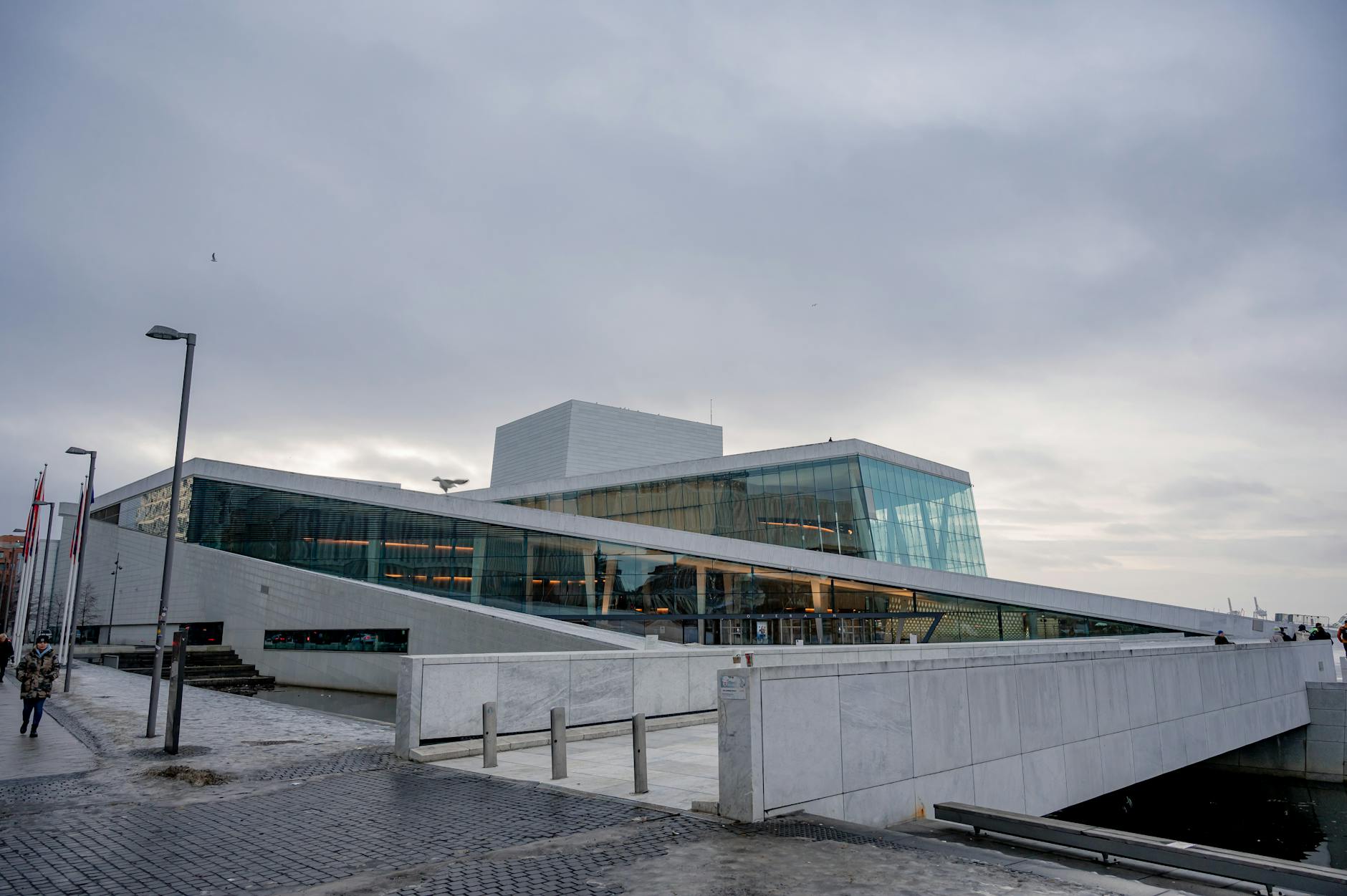 Liceu”da “Manon Lescaut” operasının cəsarətli yenidənqurması: Manon obrazı immiqrant və striptizçi kimi təqdim edilir