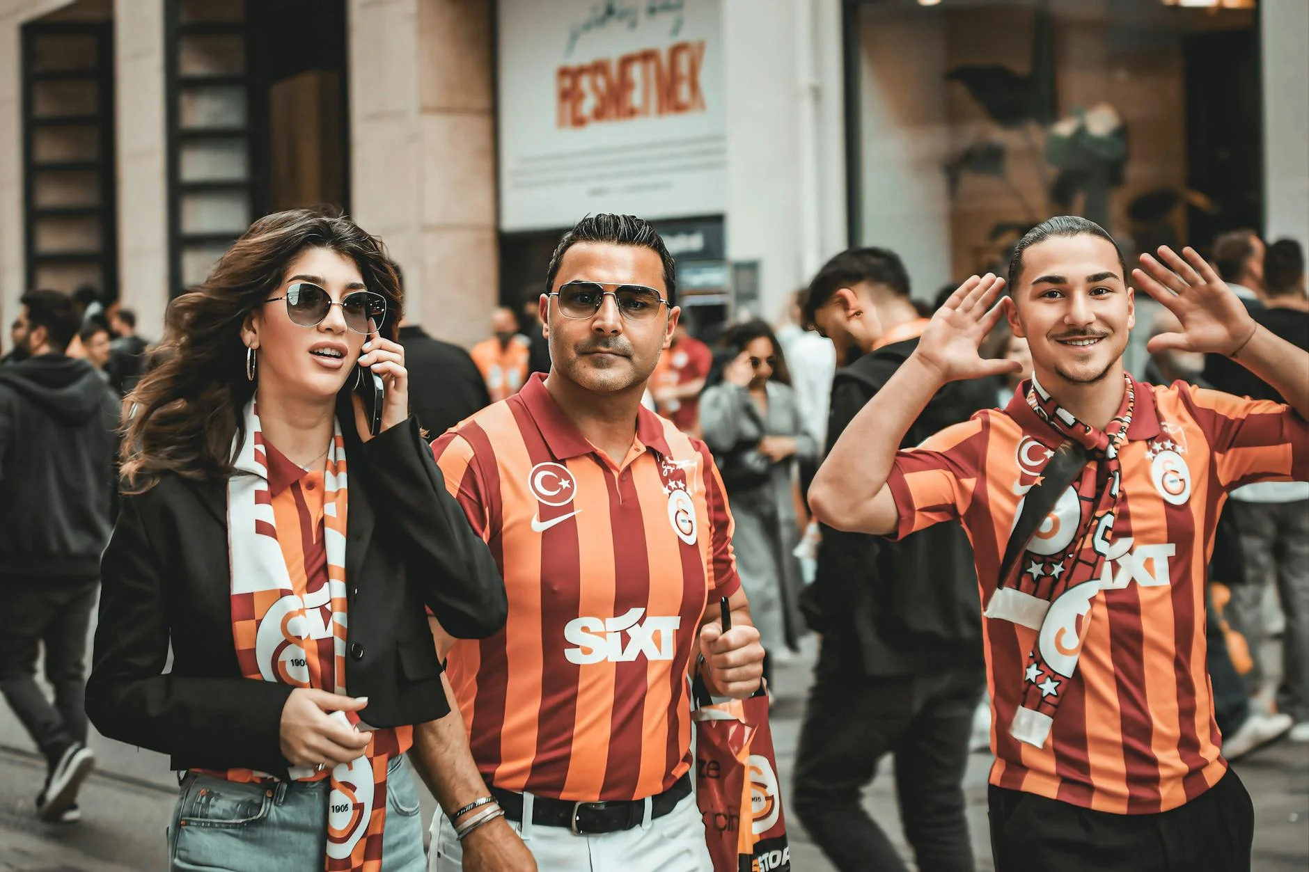 Qalatasaray Çempionlar Liqasında zirvədə: İki oyunçusu həftənin rəmzi komandasına daxil edildi, Osimhenlə danışıqlar isə sürətlənir!