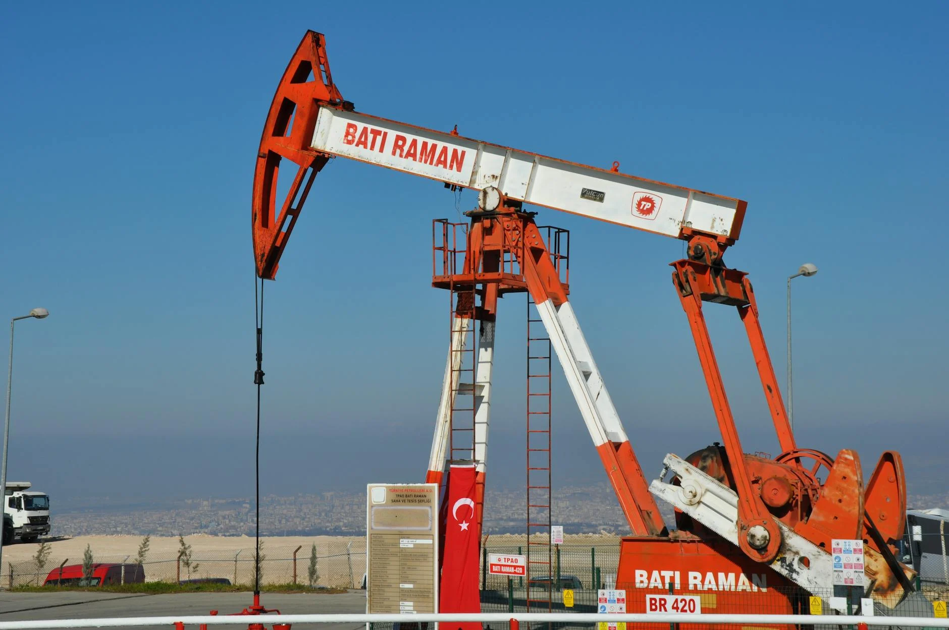 Uoll Strit rekordları Asiya birjalarını canlandırır, neftin qiyməti isə düşür