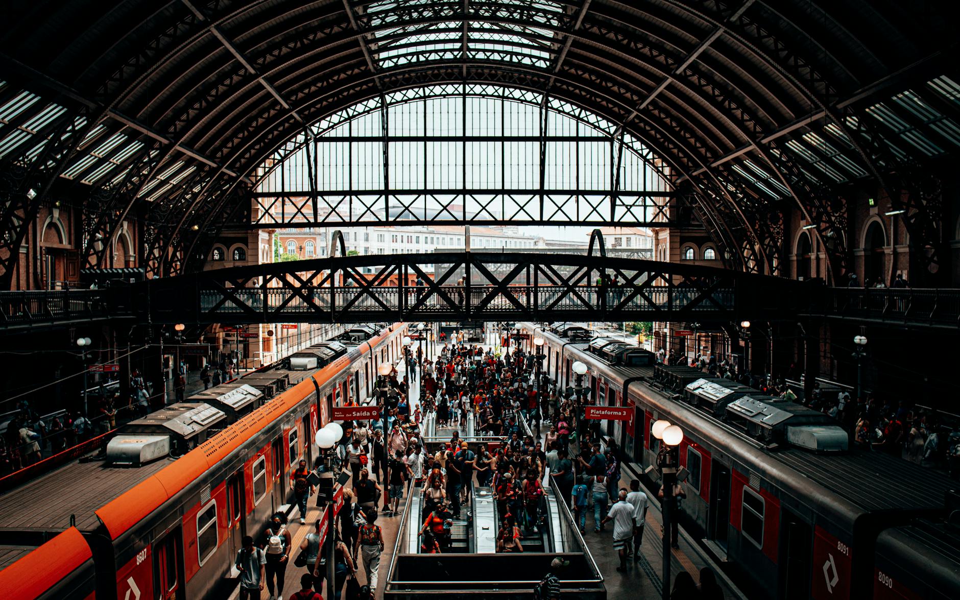 Qlazqovda baş verən güclü yanğın tarixi abidəyə ziyan vurdu, dəmir yolu nəqliyyatını iflic etdi.