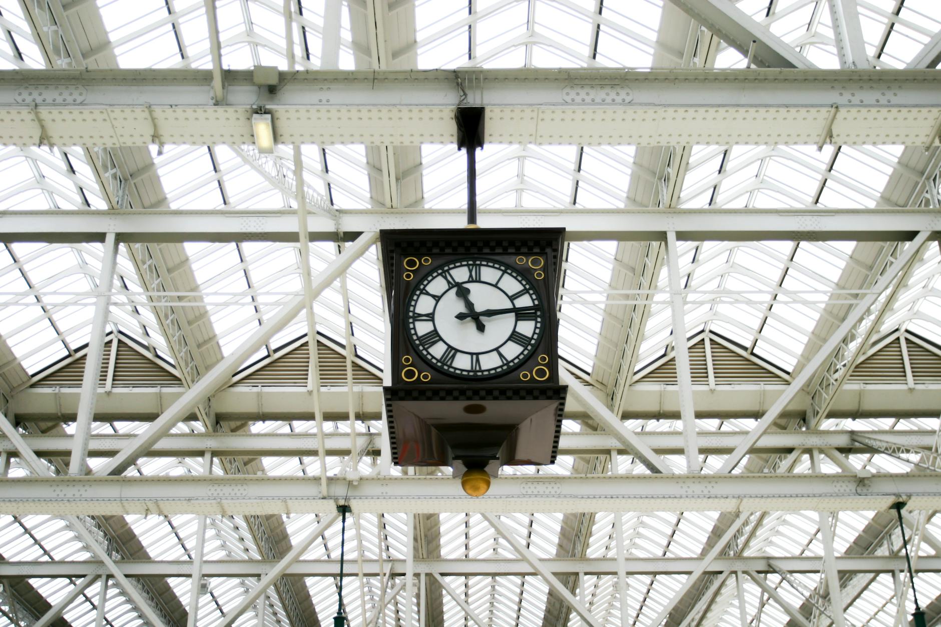 Qlazqouda yanğın fəlakəti: Mərkəzi stansiya yaxınlığında bina dağıldı, şəhər nəqliyyatı iflic vəziyyətinə düşdü