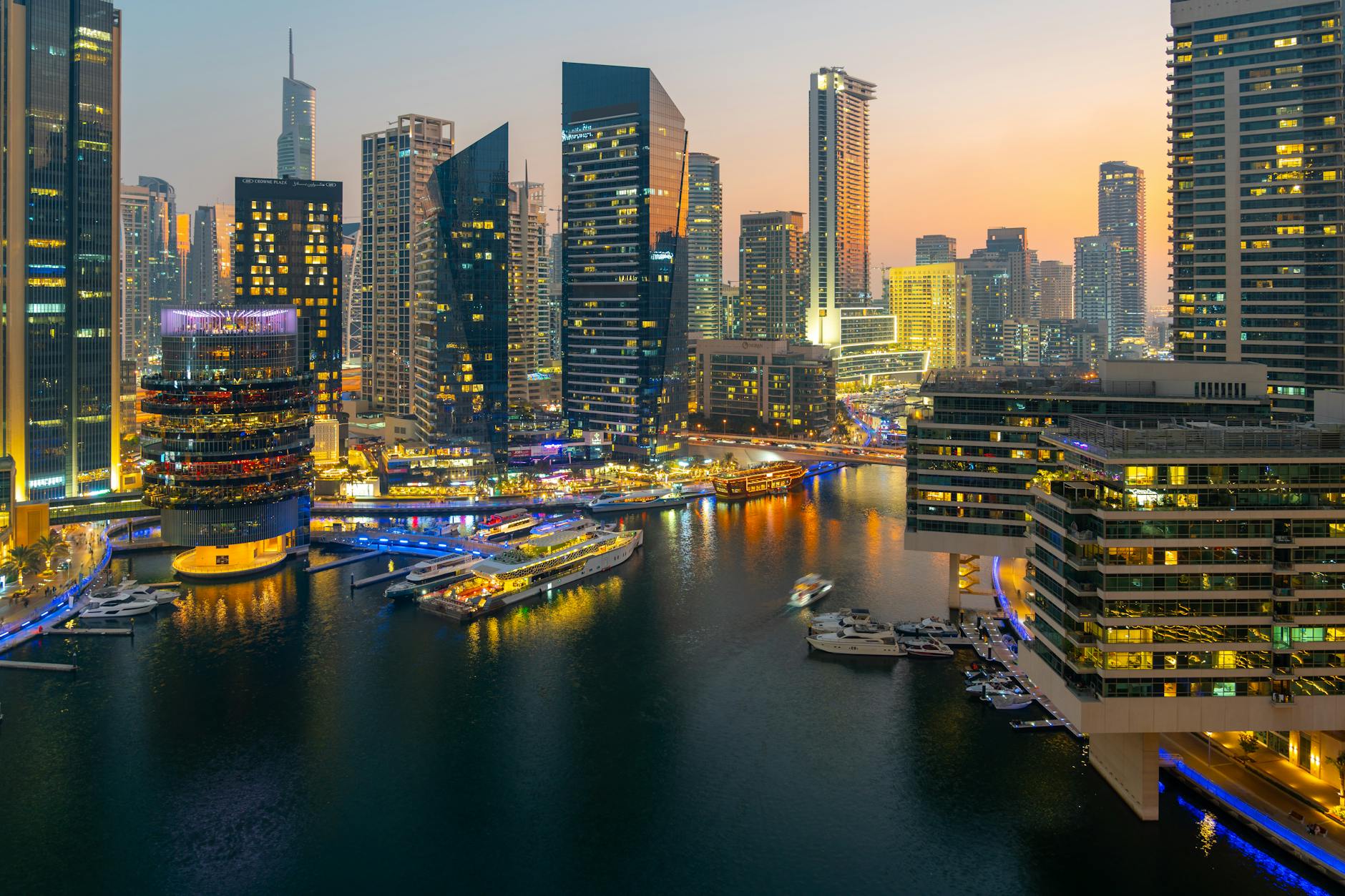 Neftin qiymətindəki kəskin artım Asiya bazarlarını sarsıtdı: G7 təcili tədbirlər görür