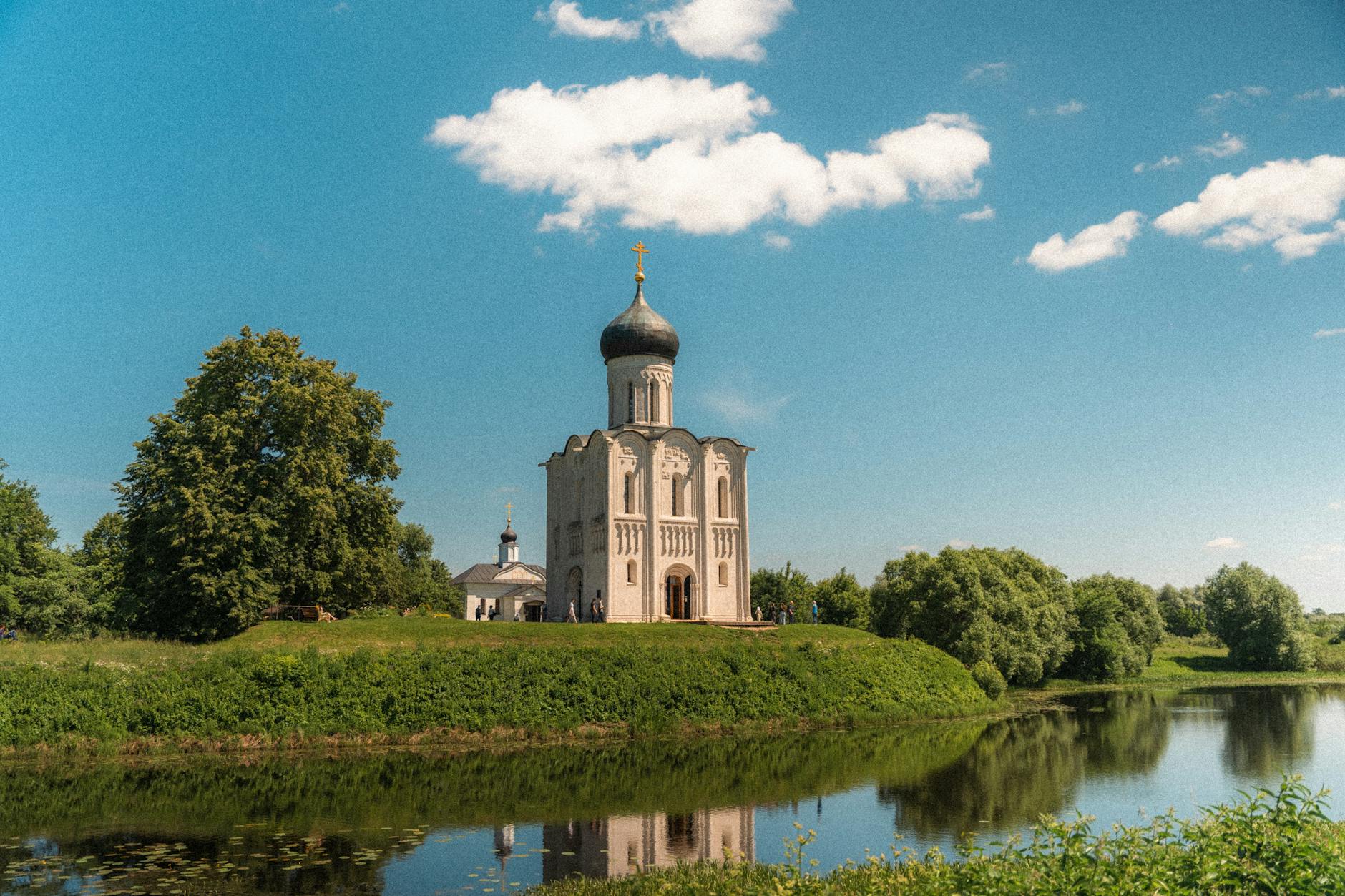 Dom 2-də yeni bir eşq hekayəsi: Vladimir Balan və Klava Ermakoviçin münasibətləri müzakirələrə səbəb oldu