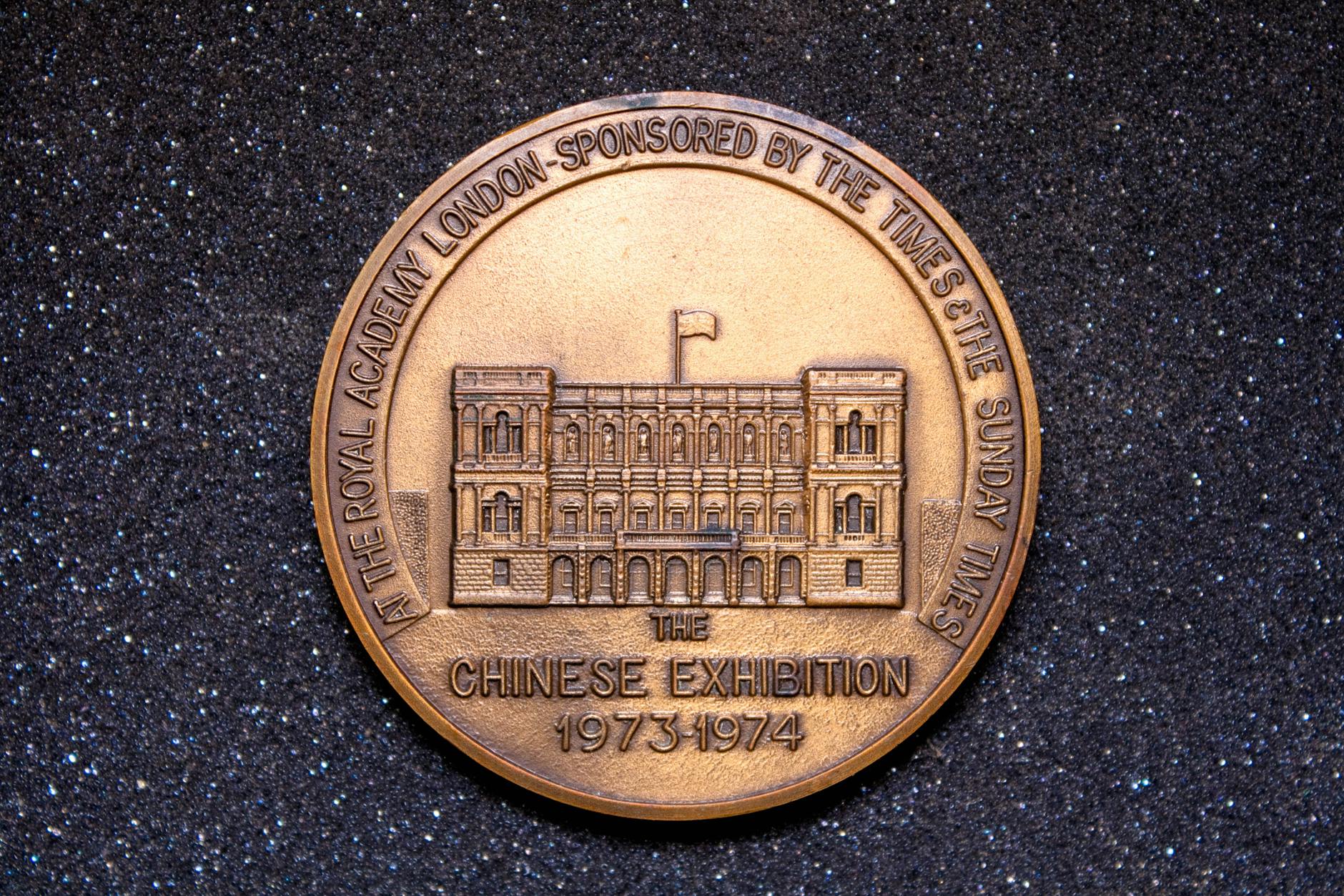 Rusiyalı rəqibi ilə selfi çəkdirməkdən imtina edən almaniyalı para-xizəkçi Linn Kazmaier siyasi etirazını bildirdi.