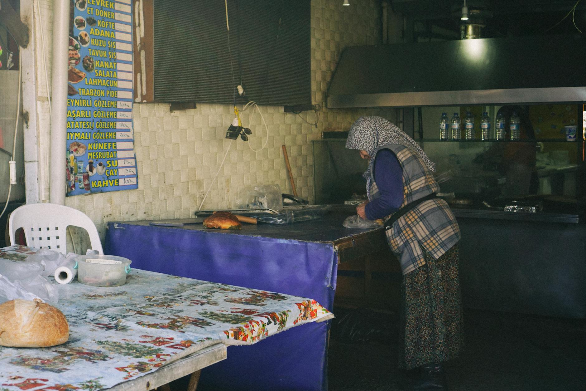 Bursada sahur növbələri kilometrlərlə uzanır: Təhərli pide və simitə tələbat pik həddə çatıb.