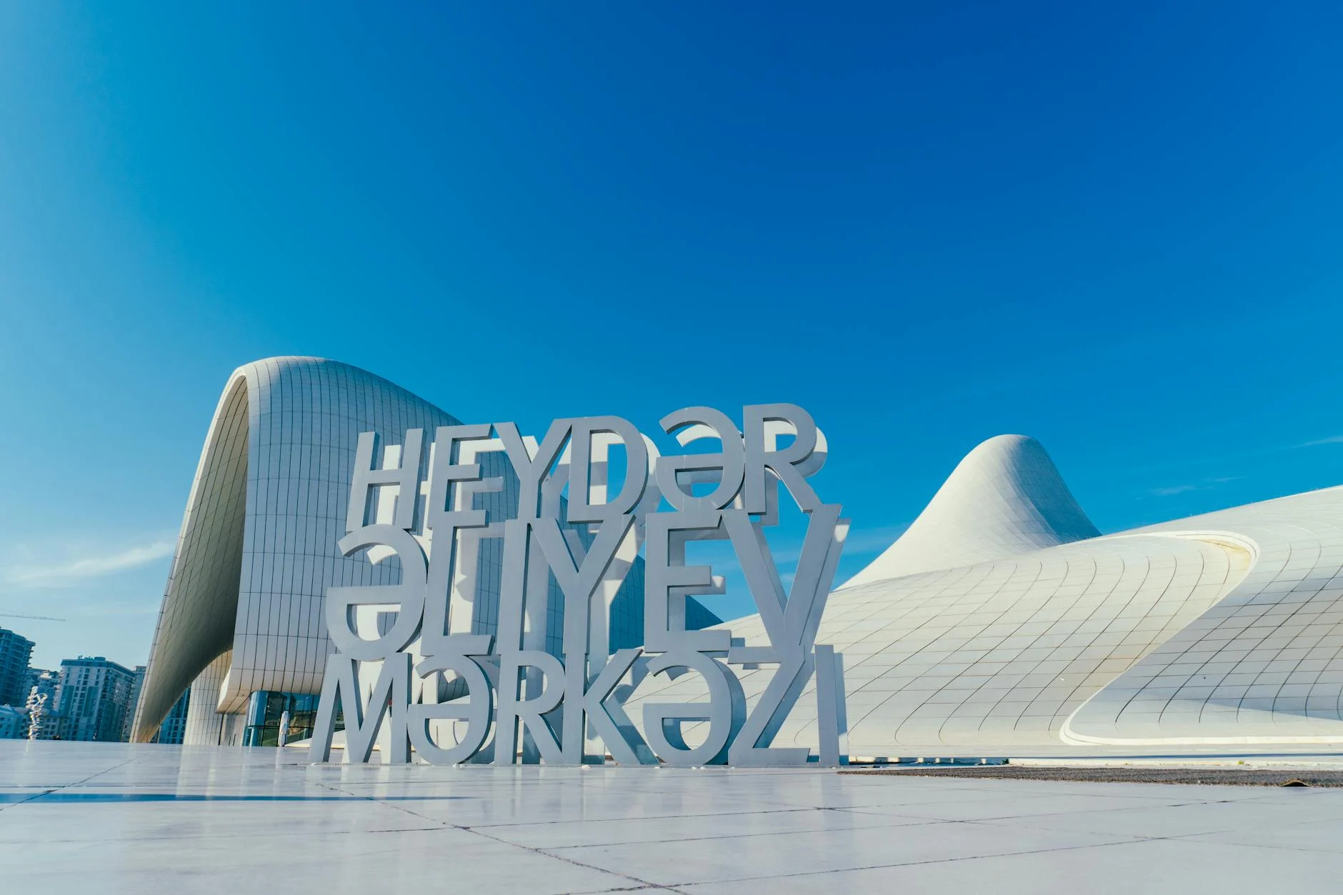 Geopolitik Təzyiqlər Mərkəzi Bankların Faiz Siyasətini Çətinləşdirir: AİB və FES-in Bu Həftəki İclasları