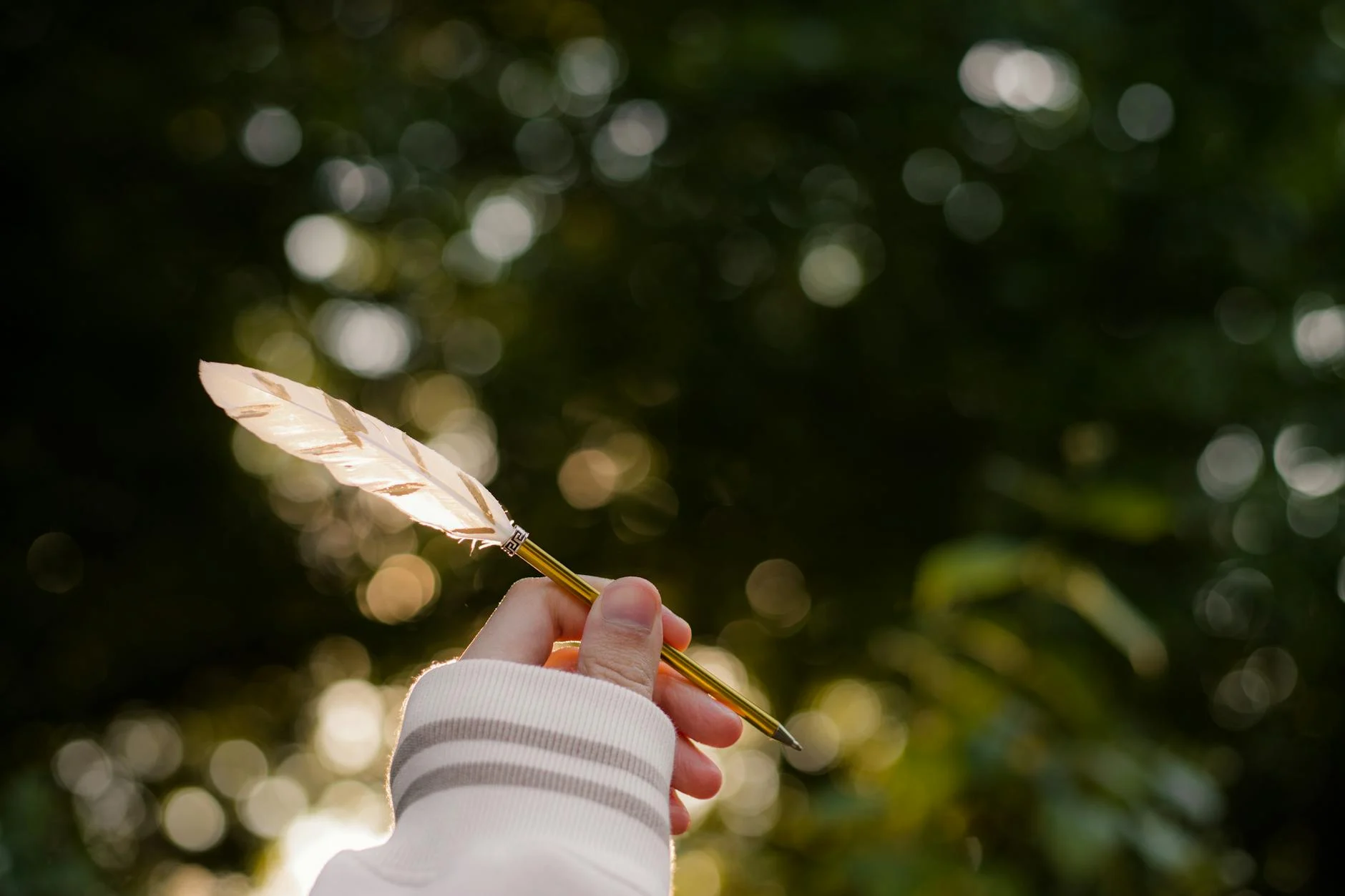 Taylor Swift 21-ci əsrin ən çox albom satan qadın sənətçisi adını qazandı.