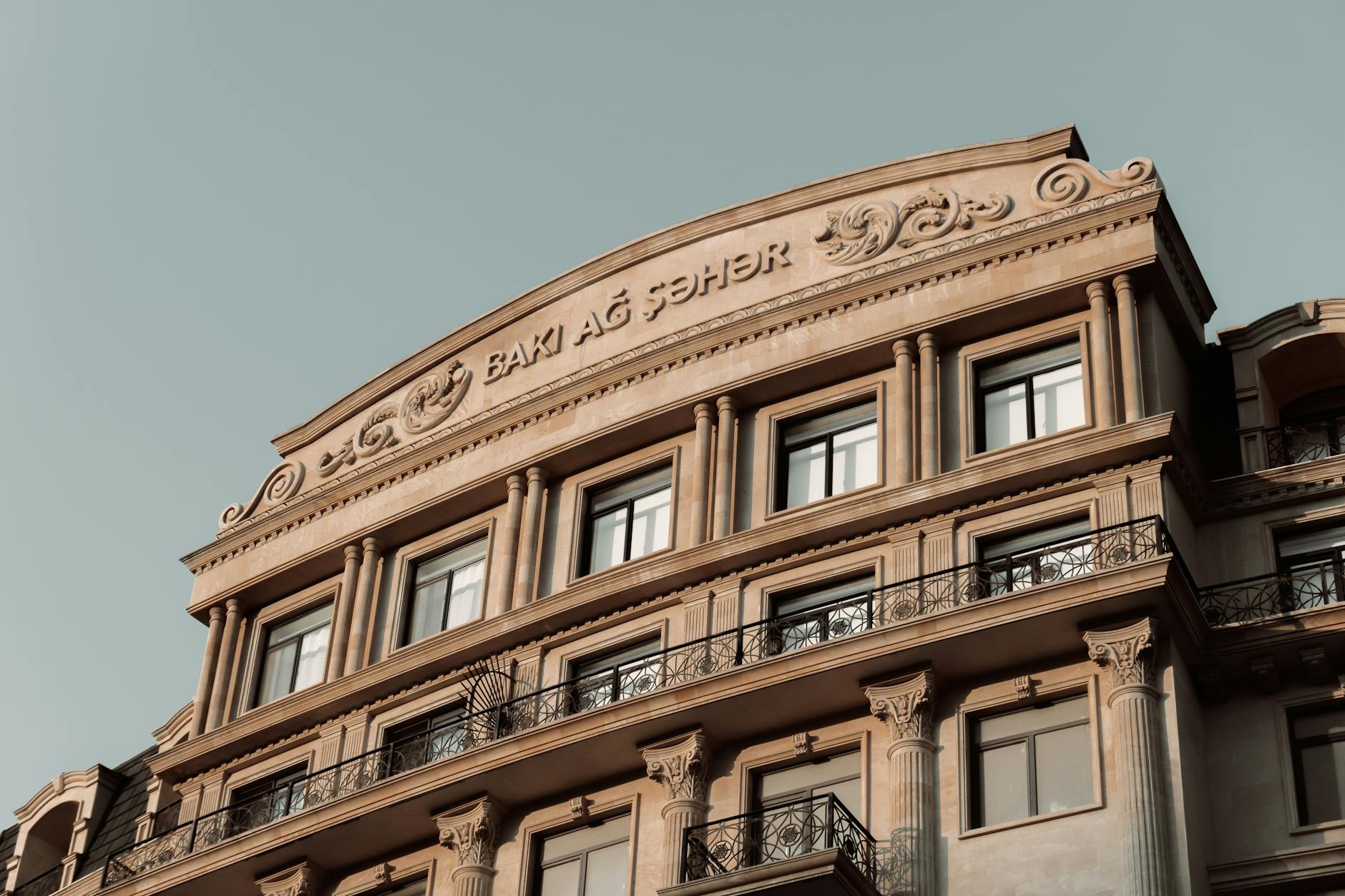 Həkimlər və tibb işçiləri alternativ model tələbi ilə ölkə boyu Ağ Yürüşlər təşkil edir.