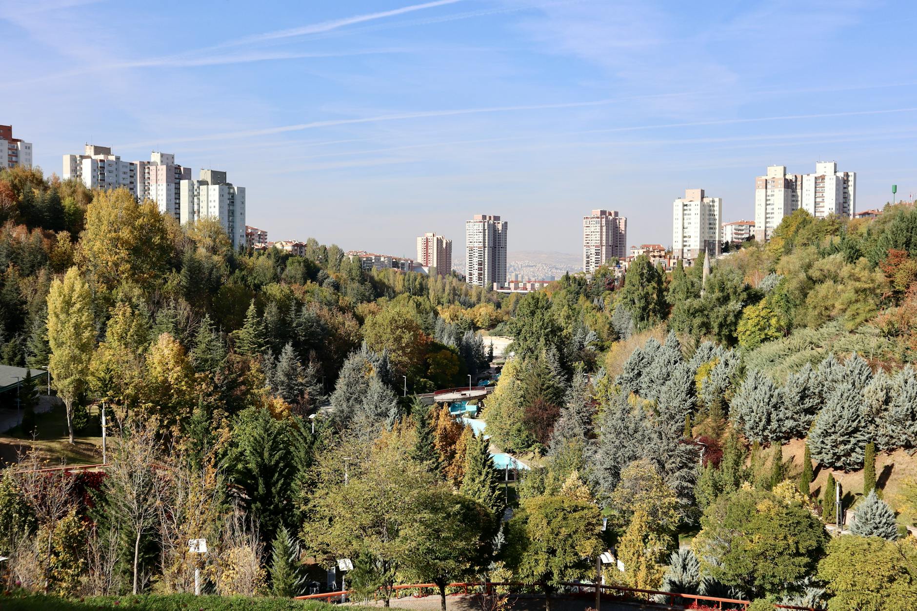 İsrail Livanın Bəqa Vadisinə zərbə endirib: Onlarla insan ölüb, itkin pilotun axtarışları bərpa olunub