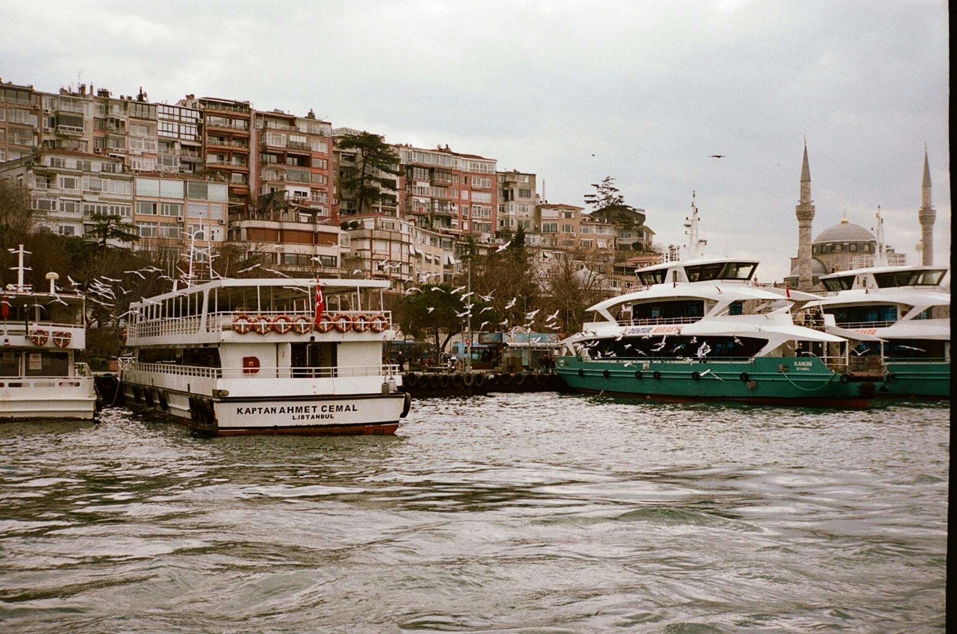 Kıvanç Tatlıtuğ və Serenay Sarıkaya-nın filmlərini çəkən rejissor Cemal Alpan ad günündə dünyasını dəyişdi