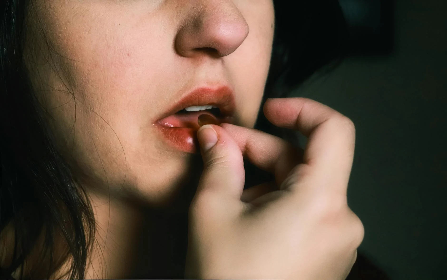 Həyatı vitaminlər ucbatından alt-üst oldu: Ayda 50 funt sərf edən qadın evə qapandı
