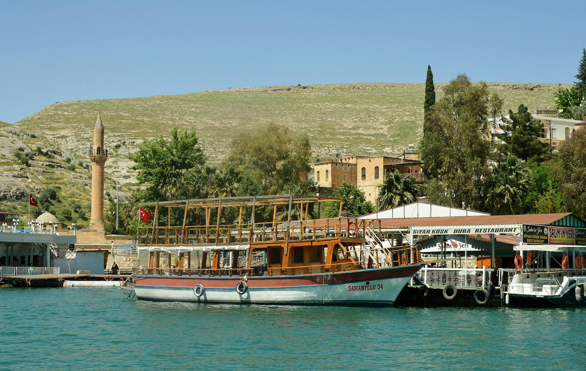 Fırat Çelik Yeniköydə sirli sevgilisi ilə kameralara tuş gəldi: Təşvişli anlar yaşandı!