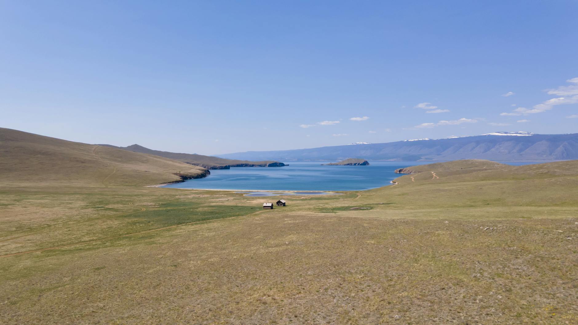 Baykal gölünün buzunda təhlükəsizlik pozuntuları: Martın 7-də 50 hal qeydə alınıb