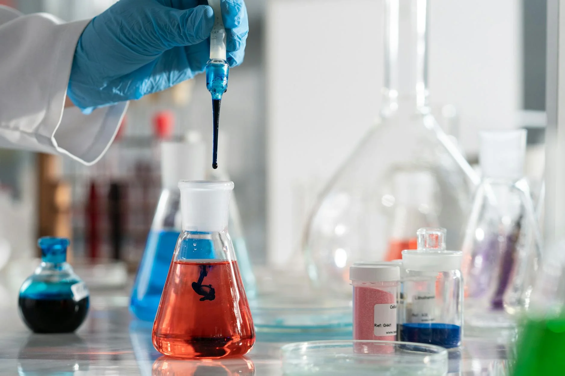 Almaniya kimya sənayesi böhran astanasında: İran gərginliyi təchizat zəncirlərini iflic edir