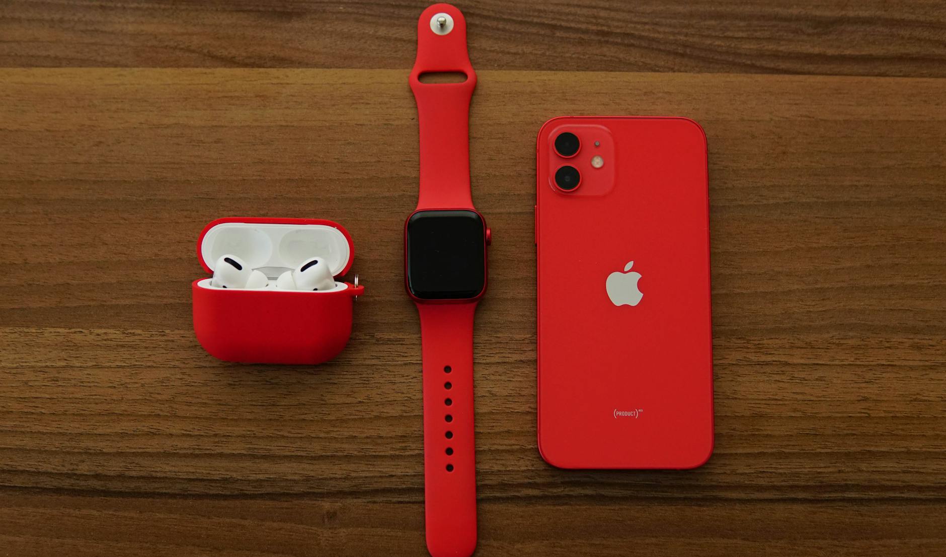 Apple Watch istifadəçisi biləyindəki yanıq iddiası ilə Apple-a qarşı iddia qaldırdı