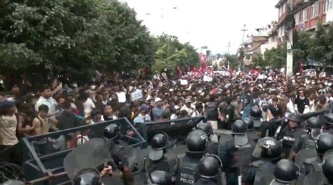 Nepalda sosial media yasağı xalqı küçələrə çıxardı: 14 ölü