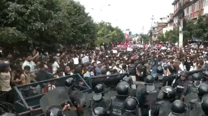 Nepalda sosial media yasağı xalqı küçələrə çıxardı: 14 ölü