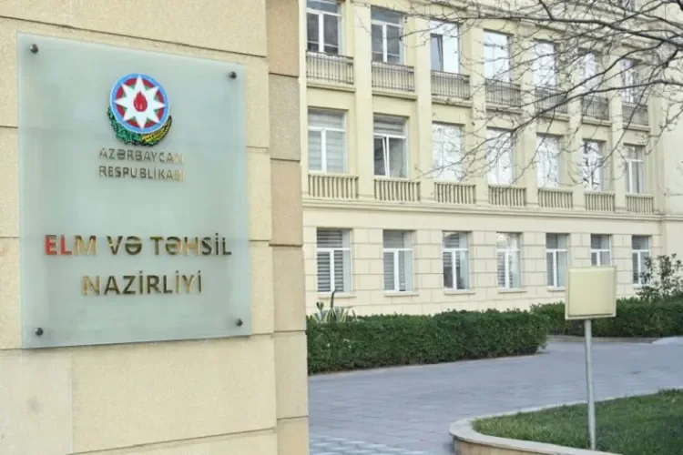 Rəsmi: Növbəti ildən iki yenilənmiş fənn kurikulumu tətbiq olunacaq