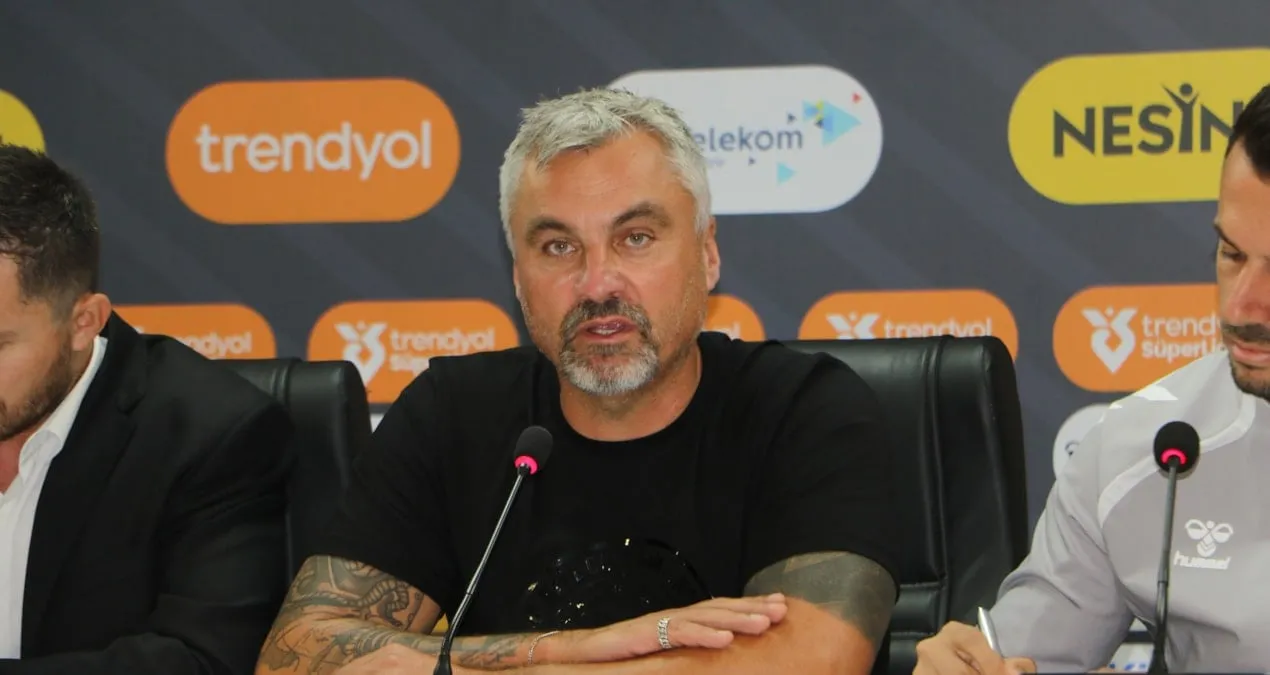 Tomas Reis öz istəyi ilə ayrıldı