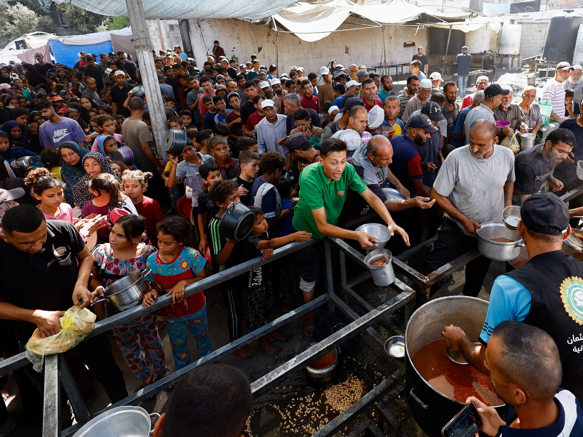 Ümumdünya Qida Günü: İsrail Qəzzaya yardımı məhdudlaşdırır