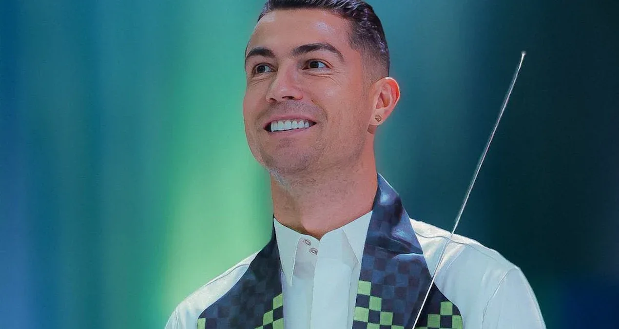 Ronaldo milyard dollar qazanan ilk futbolçu oldu