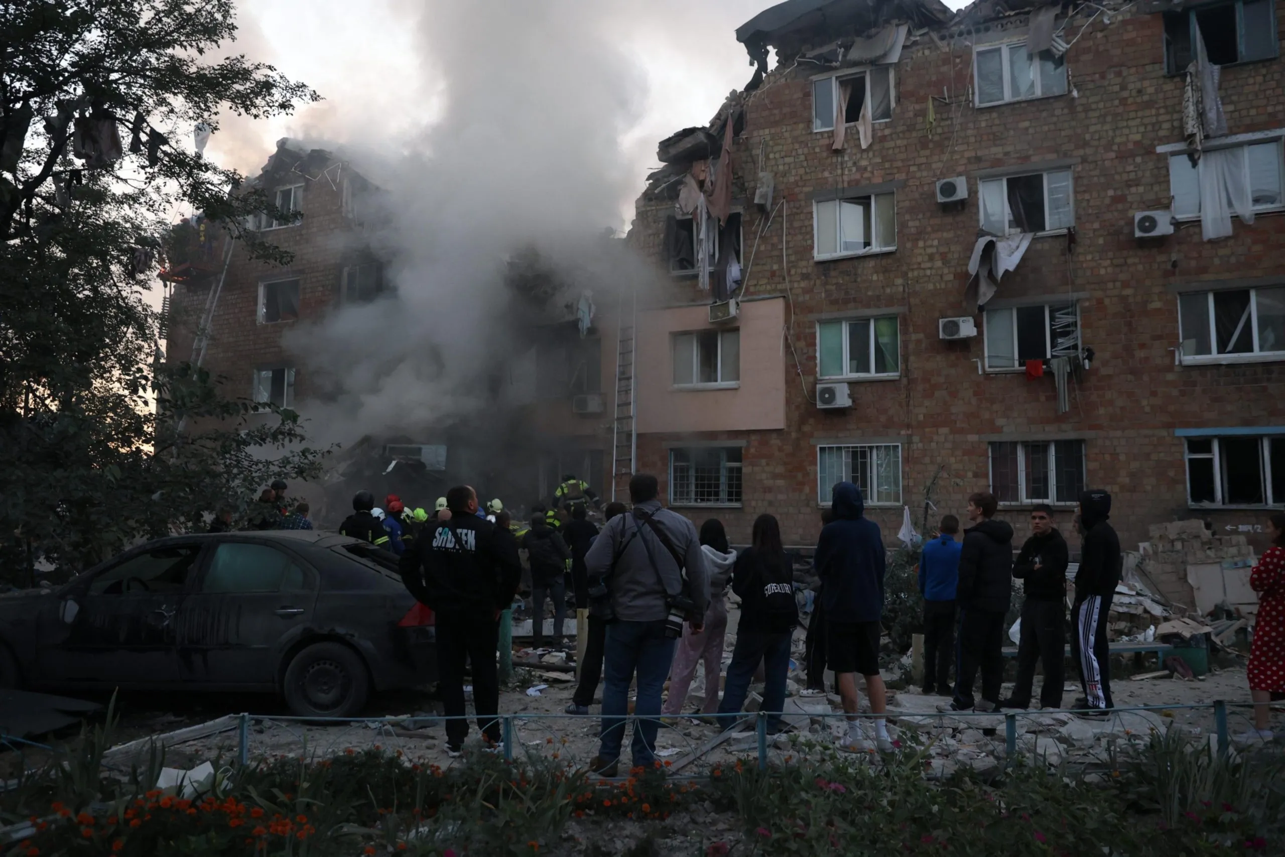 Rusya Kiyevdə mülkiləri vurdu: 17 ölü