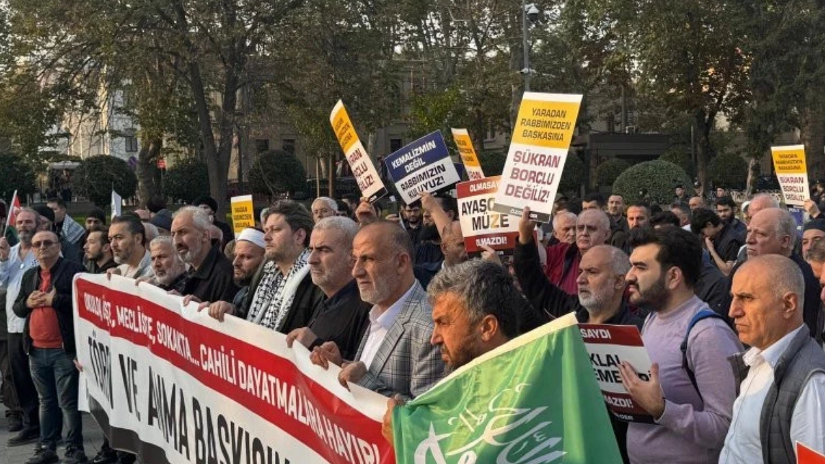 Özgür-Derdən Atatürk aksiyası