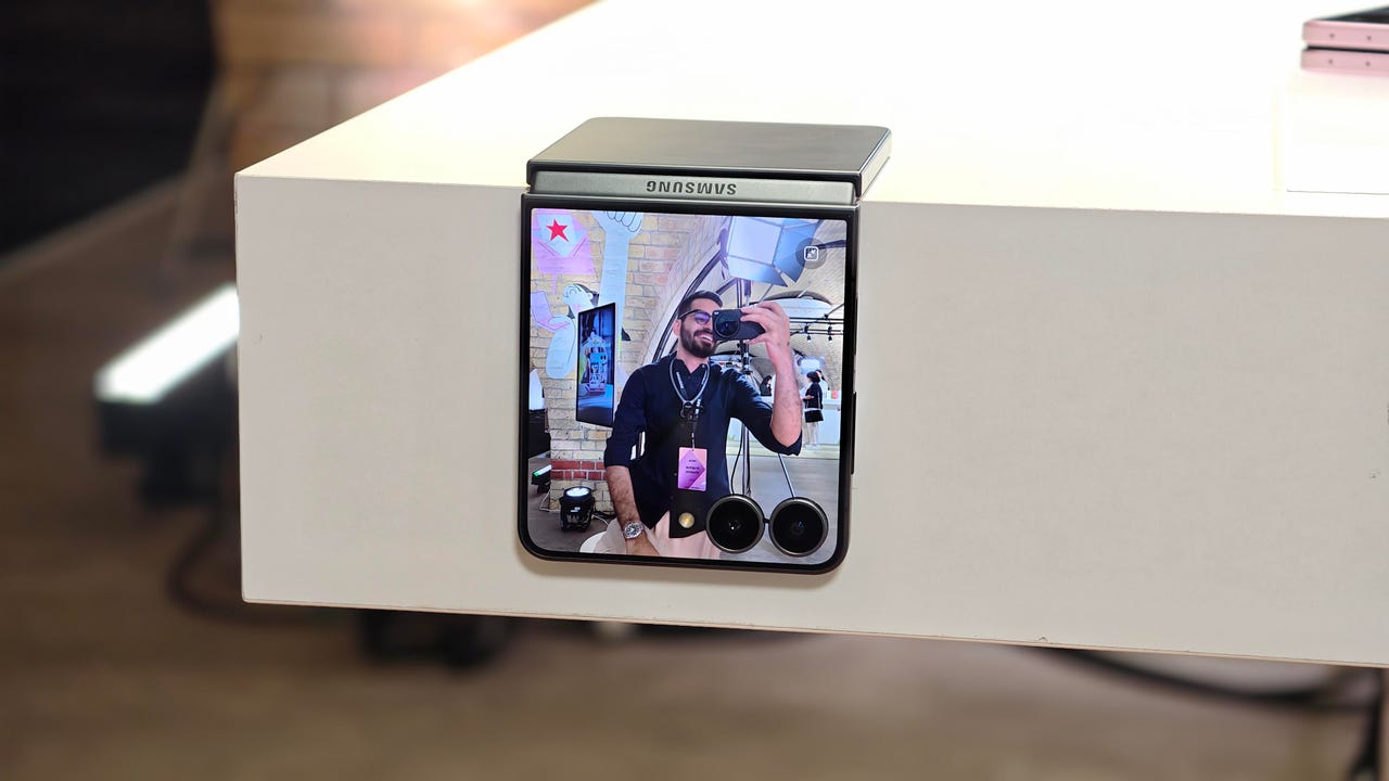 Samsung Galaxy Z Flip8: Ümidləri boşa çıxaran yenilik