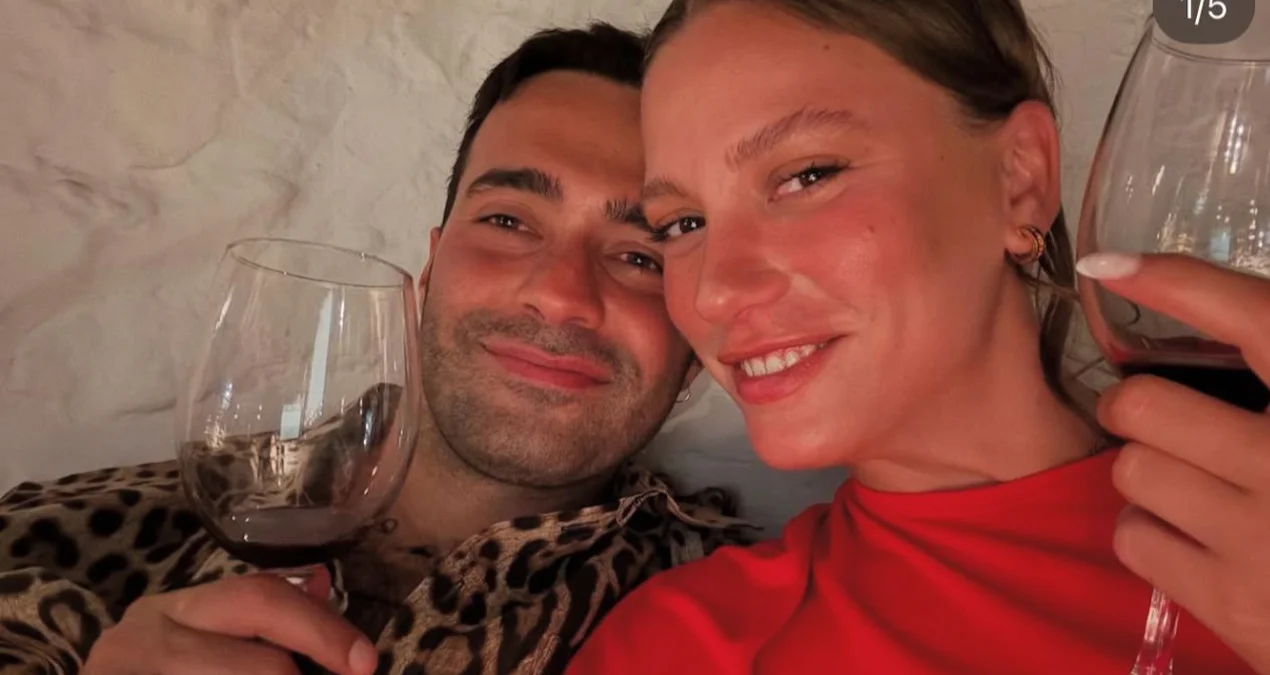 Serenay Sarıkaya 33 yaşını Mert Dəmirlə qarşıladı Sevgilisindən şirin sözlər