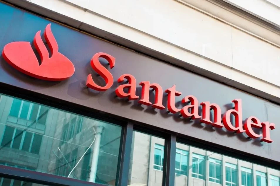 Nəhəng bank yüz minlərlə istifadəçinin populyar hesabını bağlayır