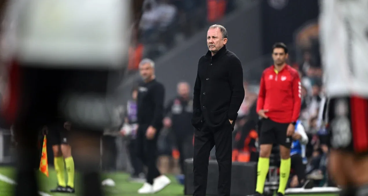 Tribünlər Sergen Yalçına etiraz etdi