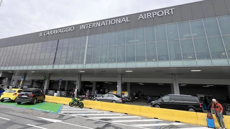Milan aeroportunda təyyarə mühərrikinə çəkilən kişi öldü