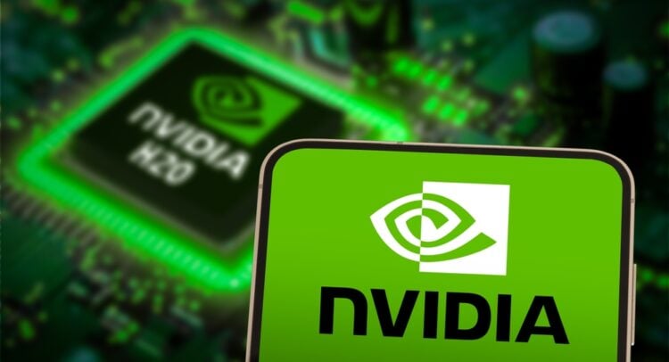 ABŞ Nvidia H200 çiplərinin Çinə satışına icazə verməyi düşünür, Çin çip səhmləri ucuzlaşır