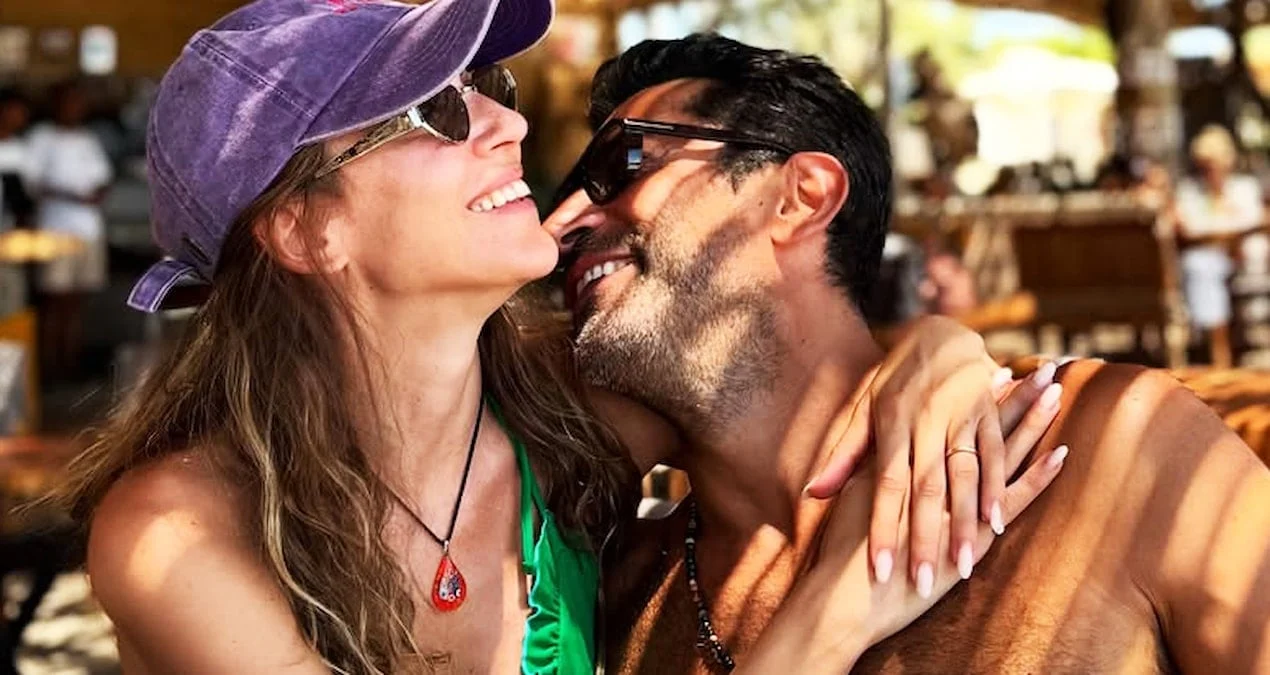 Sinem Kobal və Kenan İmirzalıoğlu Çeşmədə romantik anlar