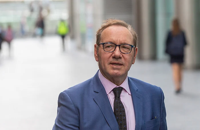 Kevin Speysi evsiz olduğunu açıqladı