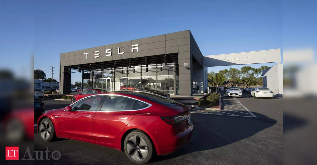 Tesla Kaliforniyada sürücülü xidmətə başlayır