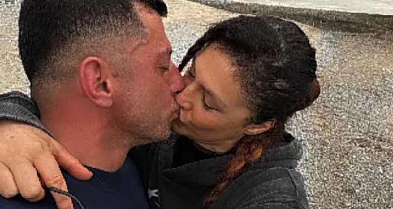 Tuğba Ekinci yeni sevgilisi ilə öpüşərkən görüntüləndi