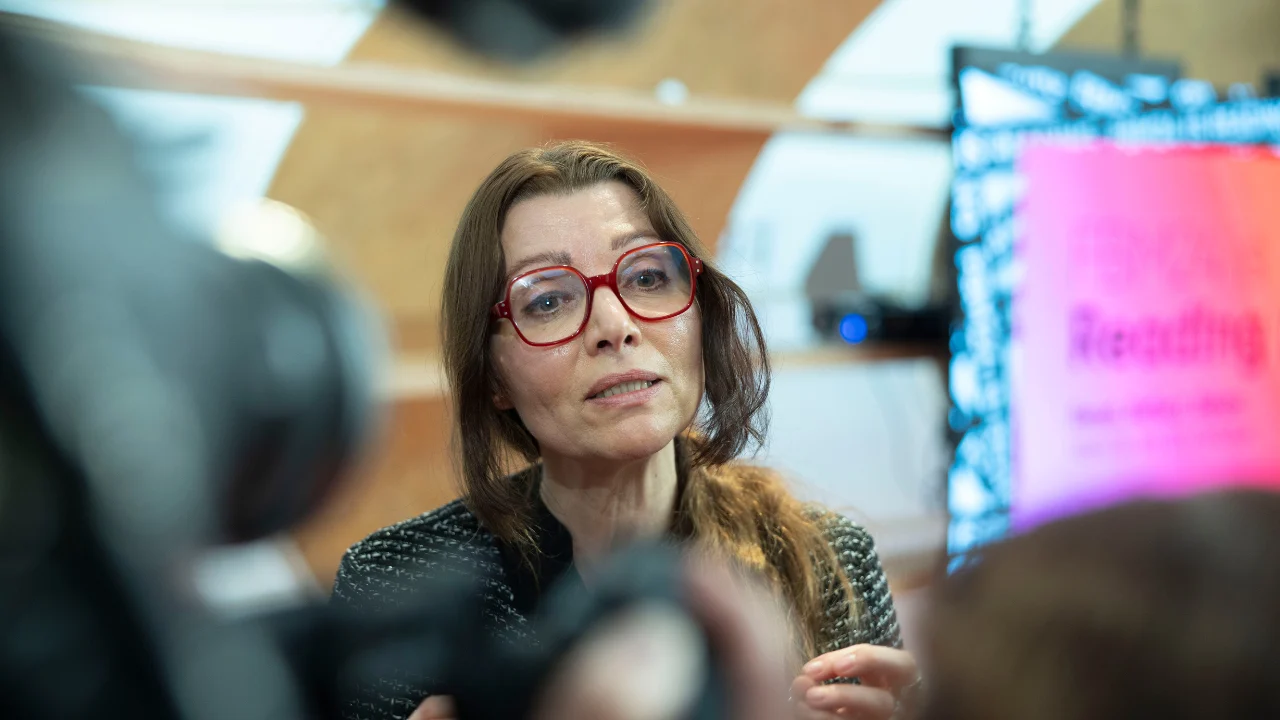 Elif Şafak-Mine Kırıkkanat işində hökm çıxarıldı