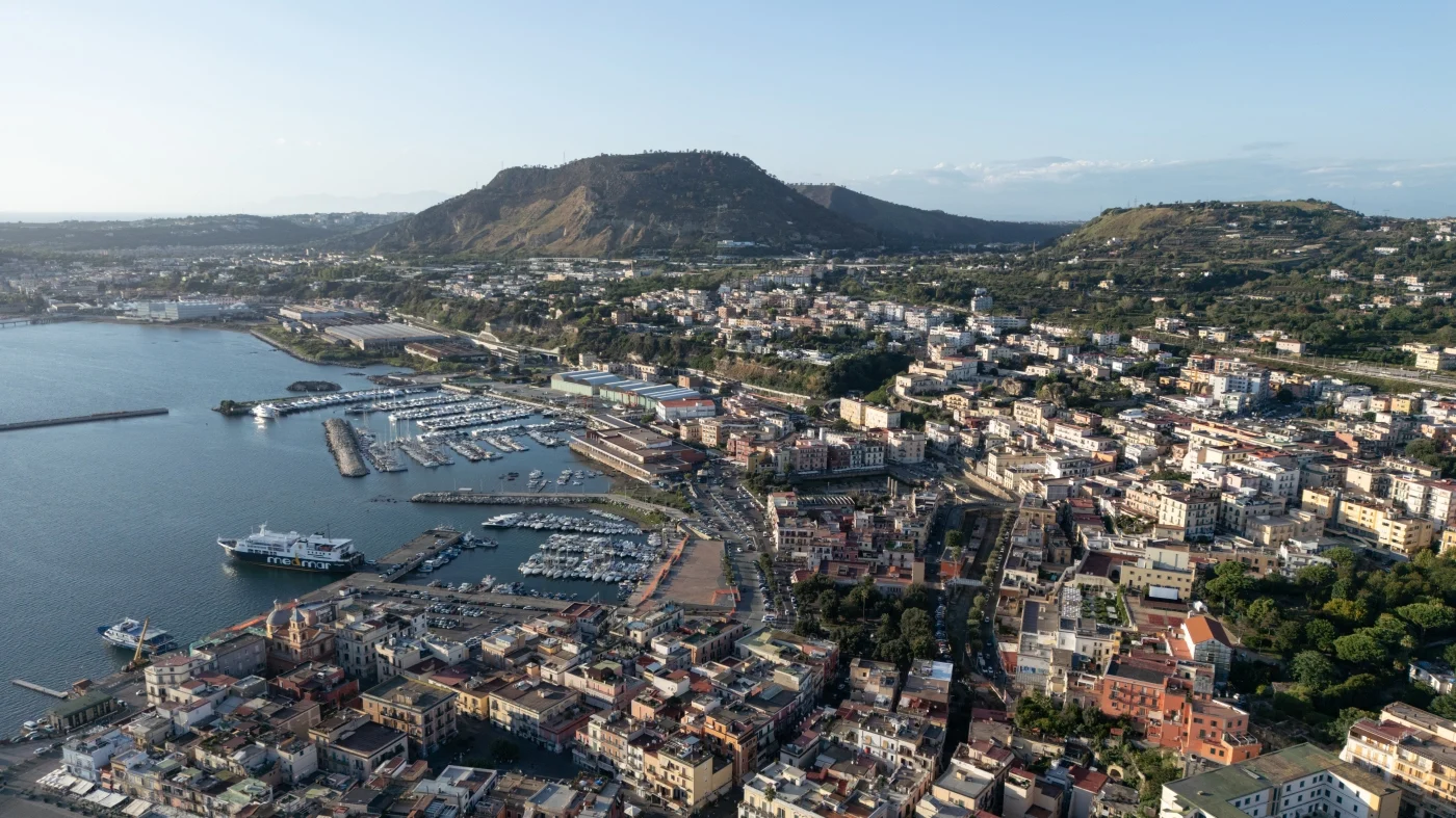 İtaliyanın Campi Flegrei supervulkanı oyanır: Püskürmə təhlükəsi