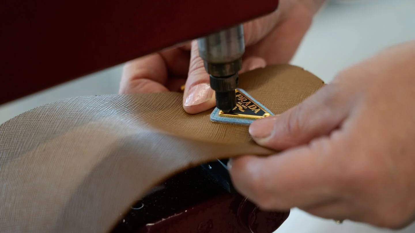 Prada rəqibi Versace-ni 1.4 milyard dollara satın aldı