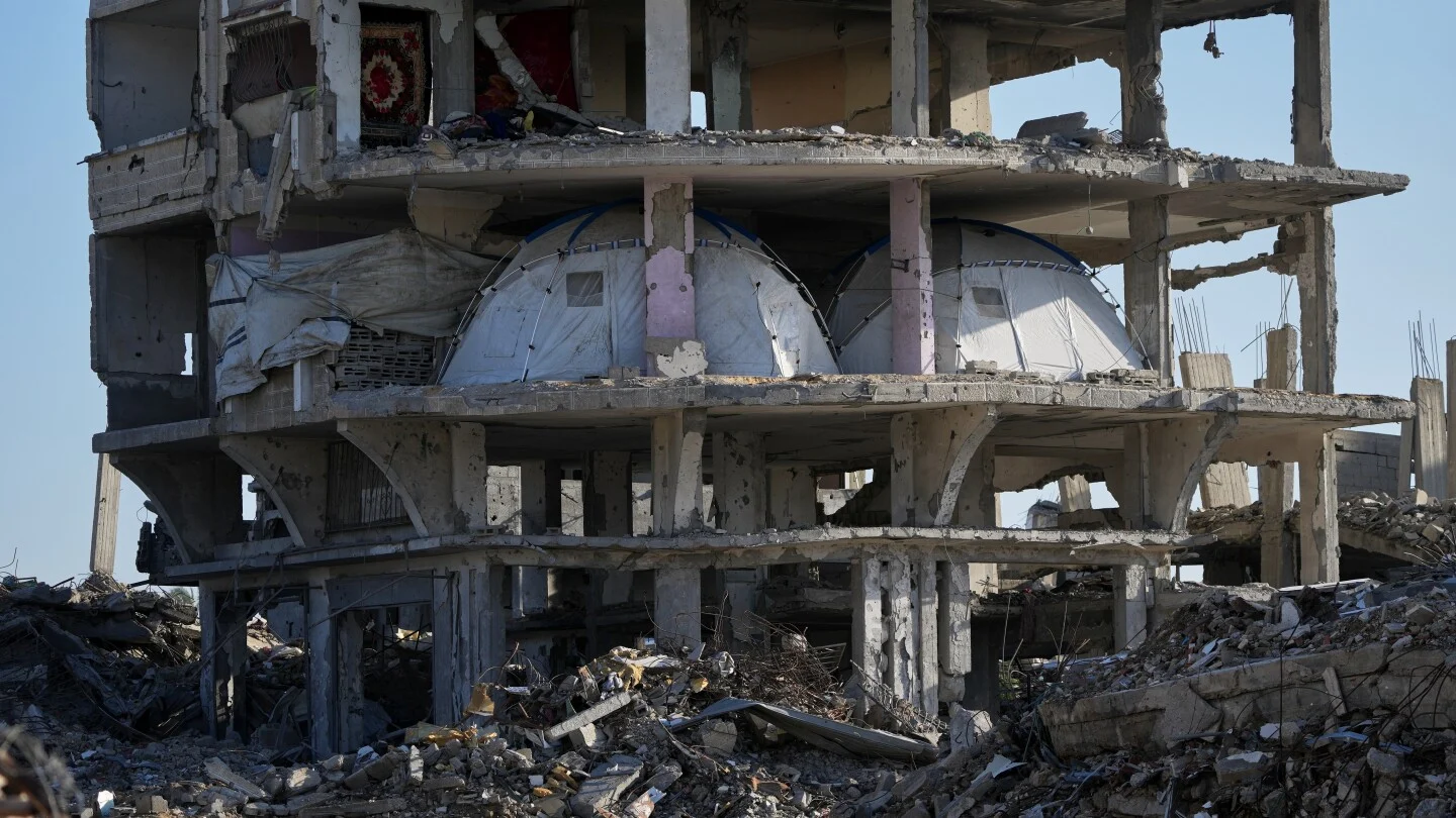 Qəzzada qışın ilk güclü yağışları çadırları su altında qoydu