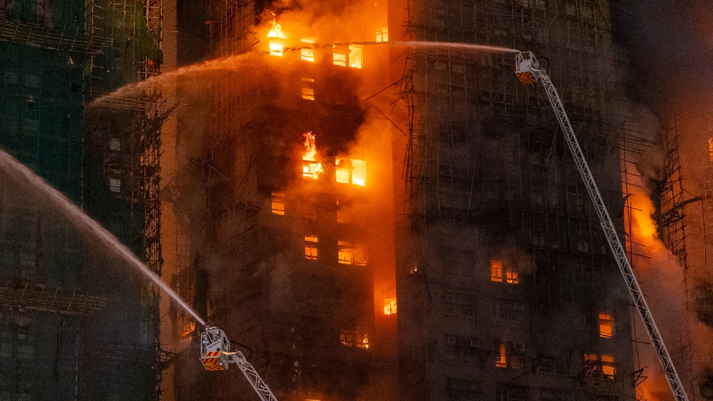 Honq Konqda hündürmərtəbəli bina yanğını: 13 ölü