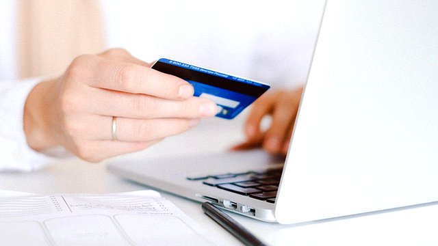 Minimum əməkhaqqı 1 yanvardan artırıla bilər