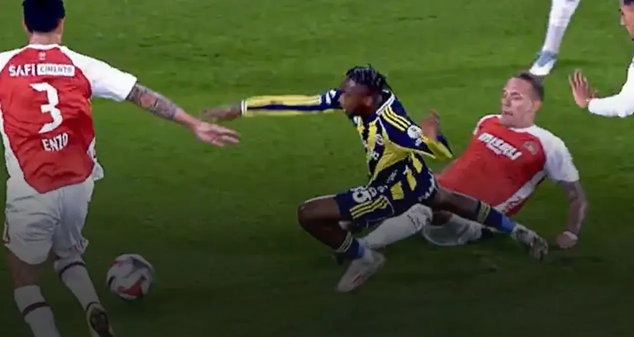 Fənərbaxça-Qaragümrük matçında VAR-la penalti təyin olundu