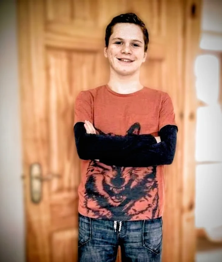 23 yaşlı gənc kuryeri gözləyərkən məhəccərdən yıxılaraq öldü