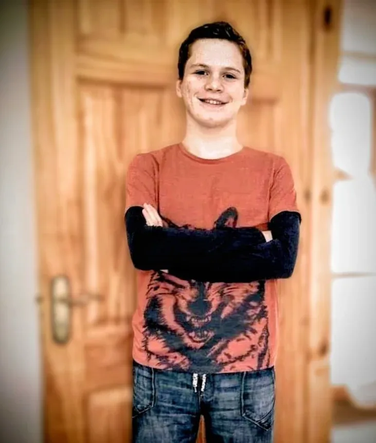 23 yaşlı gənc kuryeri gözləyərkən məhəccərdən yıxılaraq öldü