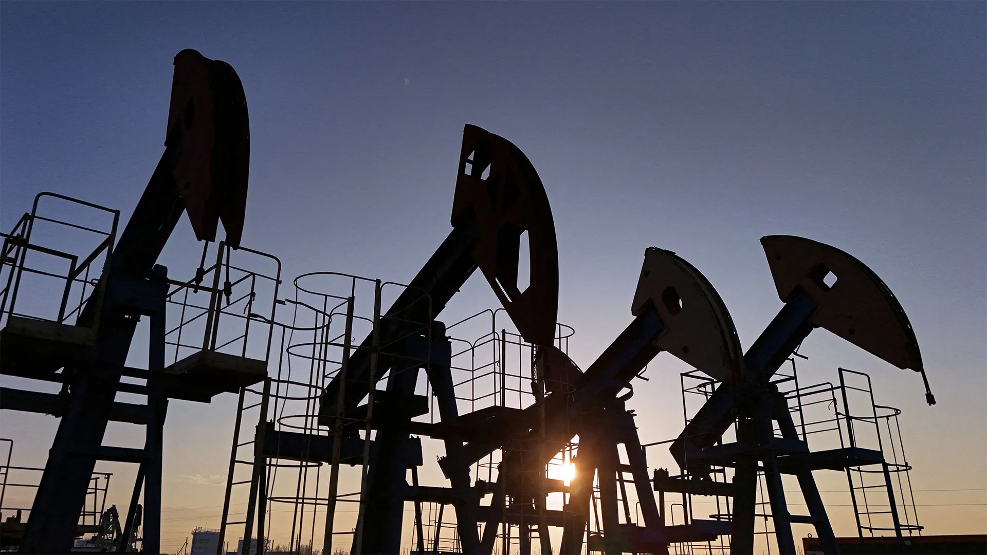 OPEC+ və Tramp bazarı sarsıtdı: Nefti nə gözləyir