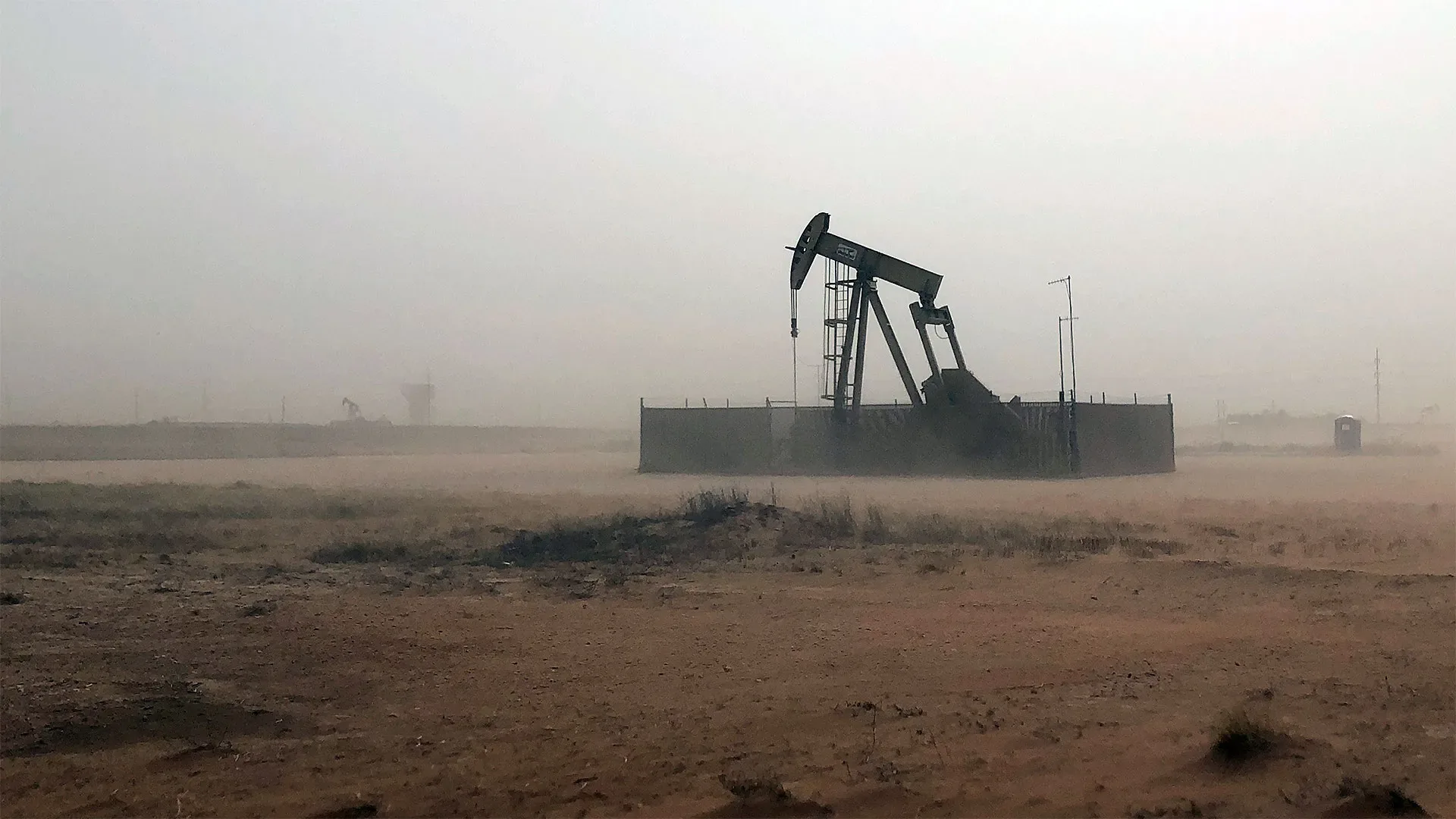 2026-cı ildə qlobal neft bolluğu qiymətləri aşağı salacaqmı